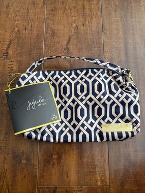 Ju-Ju-Be Be Quick in the Navigator Print